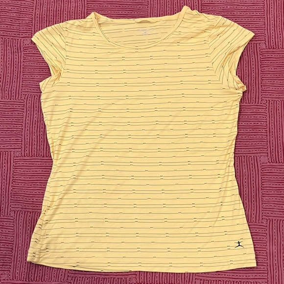 Danskin Women’s size medium exercise top or under layer in lovely yellow hue. - Picture 1 of 8